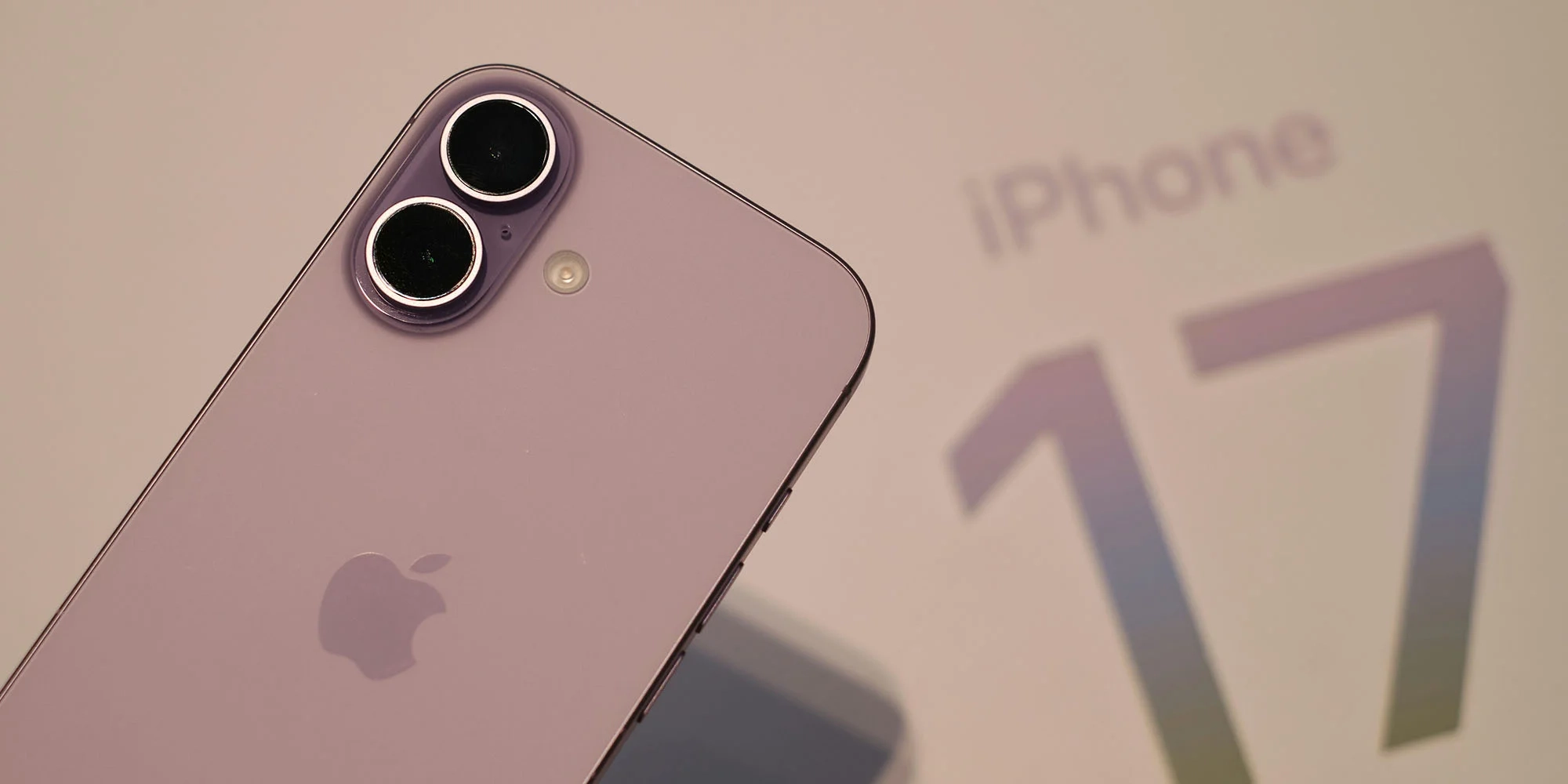 Apple menduduki puncak peringkat ponsel pintar terlaris, dengan model dasar iPhone 17 sebagai sorotan