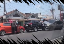Wuling Almaz Parkir di Atas Kap Innova, Bukan Adegan Film yang Diharapkan